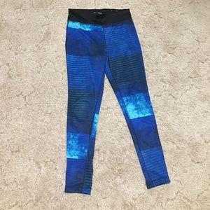 ❌SOLD❌Blue and black workout leggings!